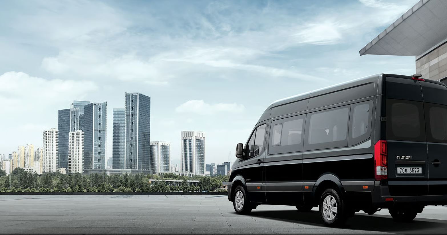Hyundai Solati rear exterior with Seoul skyline